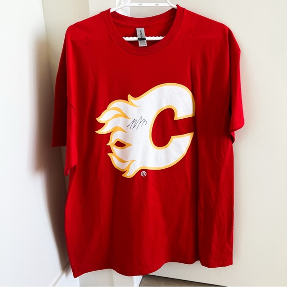 Calgary Flames Red T Shirt - Autograph by Tyler Toffoli (MENS XL) - Picture 2 of 2